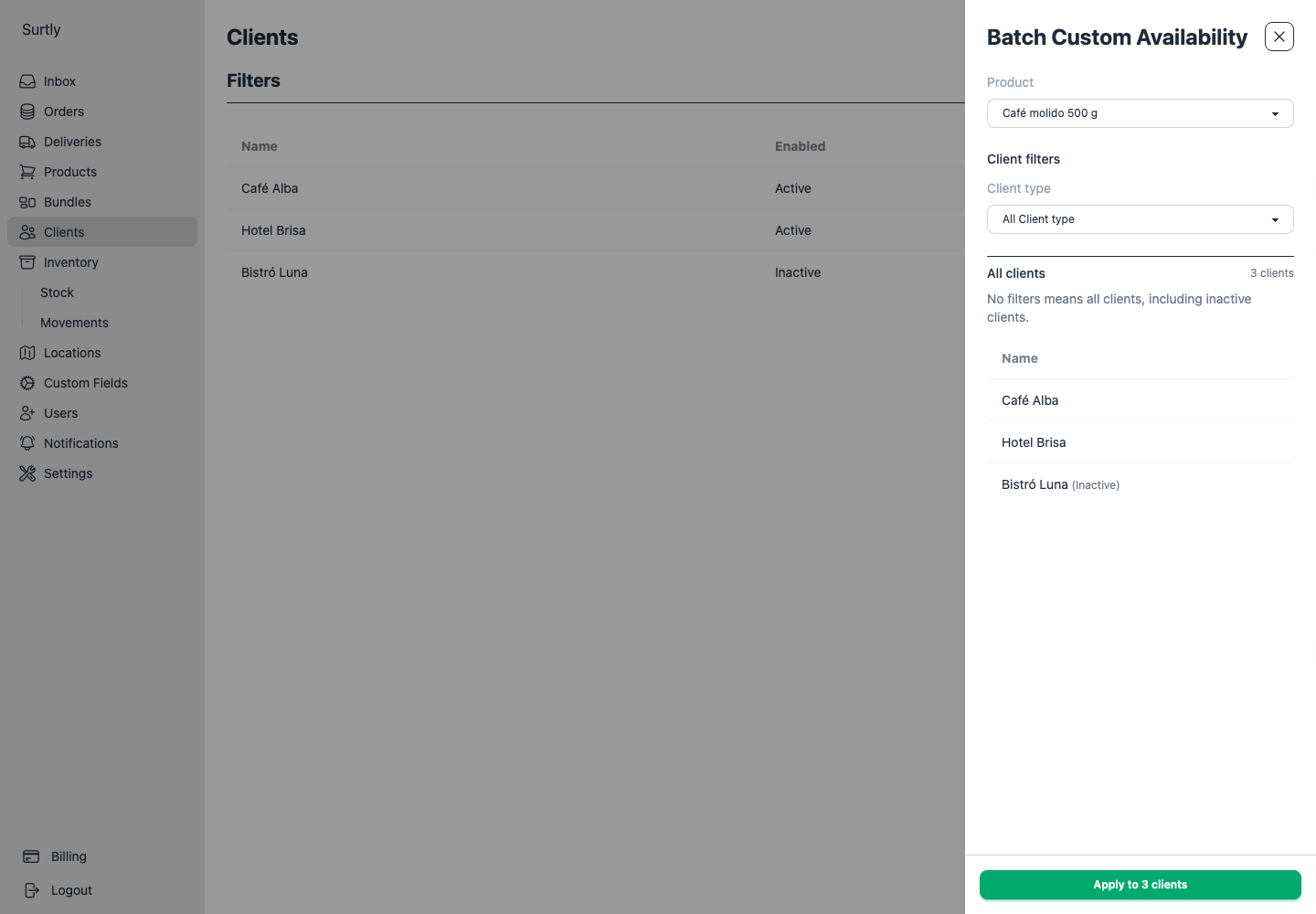 Panel de disponibilidad en lote con los tres clientes ficticios, incluido uno inactivo